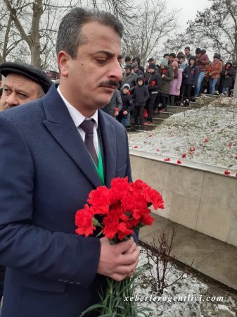 Yusif Osmanlı Şəhidlər Xiyabanını ziyarət edib.