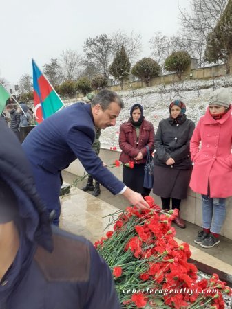 Yusif Osmanlı Şəhidlər Xiyabanını ziyarət edib.