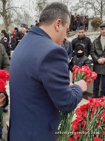 Yusif Osmanlı Şəhidlər Xiyabanını ziyarət edib.