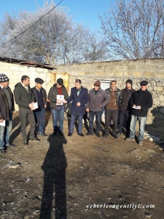 Yusif Osmanlı kəndləri gəzir.