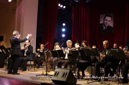 Görkəmli müğənni Rəşid Behbudovun xatirə gecəsi keçirilib