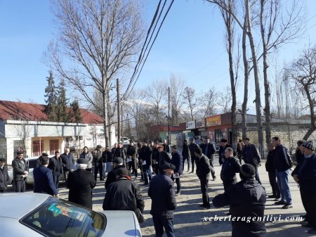 Yusif Osmanlı Qalınçaq kəndində süçicilərlə görüşüb.