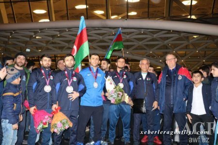 Tarix yazan idmançılarımızın qarşılanma mərasimi keçirilib - FOTO