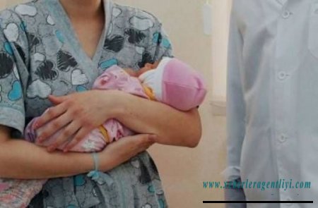 18 yaşlı ana körpəsini pəncərədən küçəyə atdı