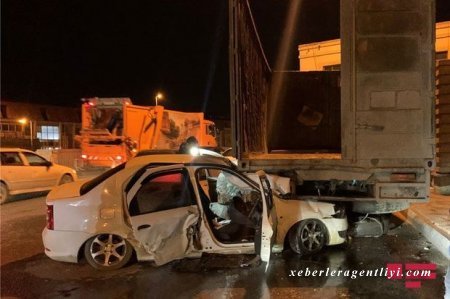 Bakıda minik avtomobili “KamAz”a çırpıldı, bir nəfər ağır yaralandı