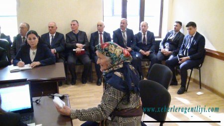 İsmayıllı Rayon İcra Hakimiyyətinin başçısı Nahid Bağırov İcra Hakimiyyətində vətəndaşları qəbul edib.