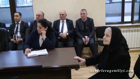 İsmayıllı Rayon İcra Hakimiyyətinin başçısı Nahid Bağırov İcra Hakimiyyətində vətəndaşları qəbul edib.