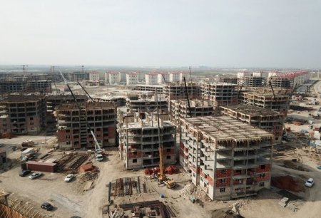 Azərbaycan Prezidenti 3042 məcburi köçkün ailəsi üçün yaşayış binalarından ibarət məhəllələrdə tikinti işlərinin gedişi ilə tanış olub Azərbaycan Prezidenti 3042 məcburi köçkün ailəsi üçün yaşayış binalarından ibarət məhəllələrdə tikinti işlərinin gedişi ilə tanış olub