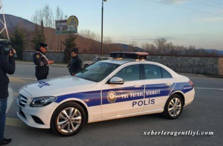 Azərbaycanda lüks avtomobil “saxla” əmri verən polisi vurdu