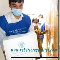 YAP və DOST könüllüləri Səbail rayonu ərazisində tənha, ahıl sakinlərə, o cümlədən əlillərə və yataq xəstələrinə zəruri ərzaq yardımlarının çatdırılmasına davam edirlər