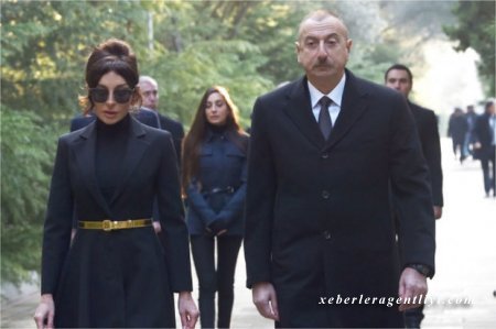 İlham Əliyev və Mehriban Əliyeva Heydər Əliyevin məzarını ziyarət ediblər - YENİLƏNİB