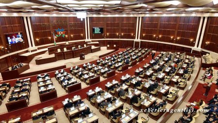 Bu gün deputatlar 12 məsələni müzakirə edəcək