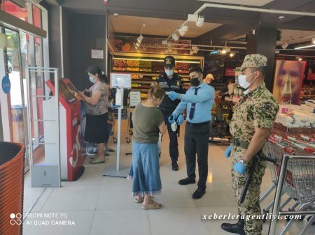 Bakıda marketlərdə polis postları yaradıldı, maskasız giriş qadağan edildi