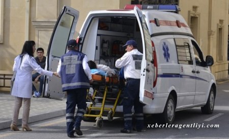 Azərbaycanda koronavirusla mübarizə aparan həkimlər qəzaya düşdü - 8 yaralı 