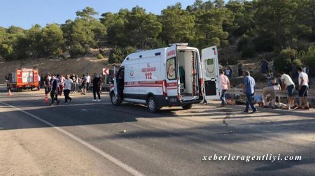 Türkiyədə hərbçiləri daşıyan avtobus aşdı: Ölənlər var - FOTO