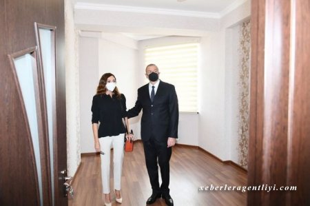Prezident və birinci xanım açılışda