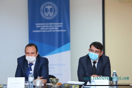 Aİİ-də İslamşünaslıq ixtisasına qəbul olunmaq istəyən abituriyentlər üçün müsahibə mərhələsi başlayıb