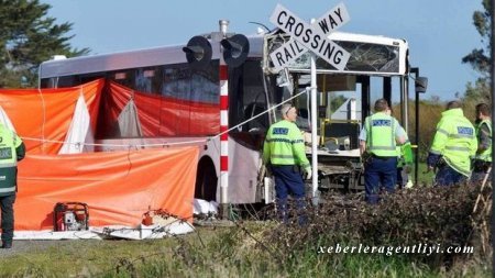 Məktəbliləri daşıyan avtobus qatarla toqquşdu: 40 nəfər yaralı var