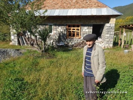 Pensiyasını orduya dəstək üçün verən ahıl kişi: Azərbaycanı duyğulandıran görüntü - VİDEO