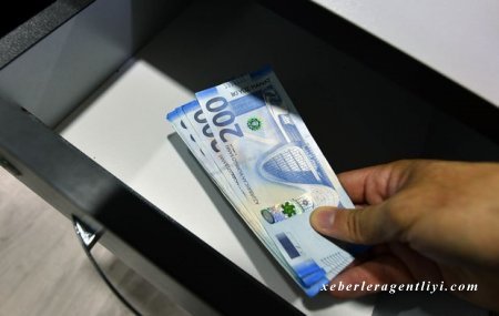 Azərbaycanda vəzifəli şəxslər rüşvət alarkən tutuldu - RƏSMİ