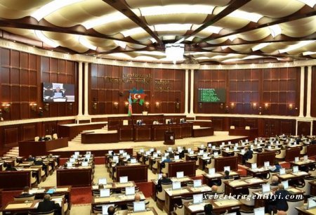 Deputatlar İlham Əliyev və Mehriban Əliyevanı təbrik etdi
