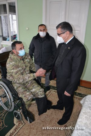 Novruz Aslanovun şəhid və qazi ailələri ilə görüşü davam edir