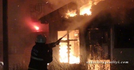 Şuşada iki ev yandı