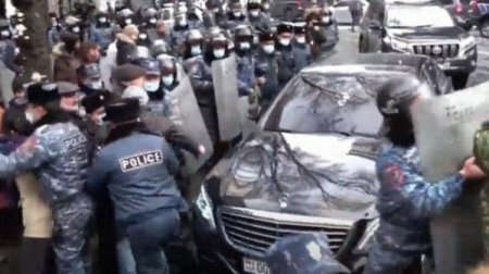 SON DƏQİQƏ: Nikol Paşinyan öldürlüb? - Avtomobilinə silahlı hücum...