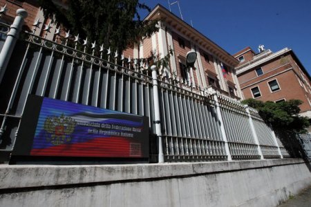 İtaliya onlarla rusiyalı diplomatı ölkədən çıxarır