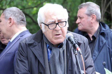 Xalq şairi Musa Yaqubun anım günü münasibətilə şairin qəbirüstü abidəsinin açılışı olub