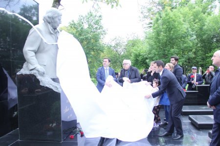 Xalq şairi Musa Yaqubun anım günü münasibətilə şairin qəbirüstü abidəsinin açılışı olub