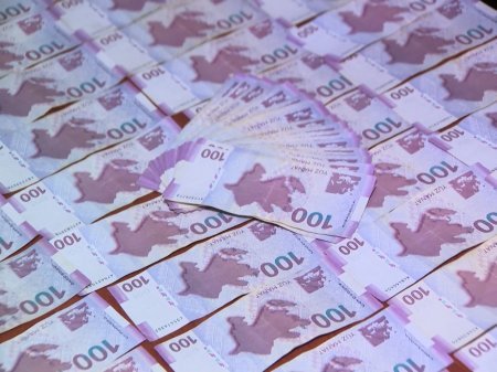 Hindistan dollardan imtina etməyə başlayıb
