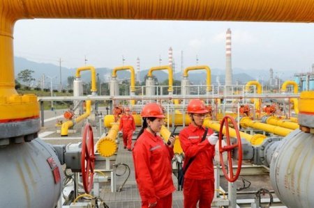 Çin Rusiyadan enerji daşıyıcılarının alışını kəskin artırıb