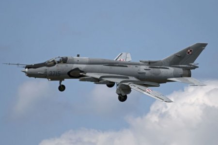 İranda “SU-22” qırıcı təyyarəsi qəzaya uğrayıb