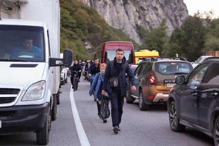 Maşınlarını ataraq Gürcüstanla sərhədə piyada yollananlar başqa maneə ilə üzləşdilər