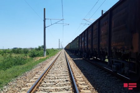 Bakıda sürət qatarı adamı vuraraq öldürüb 