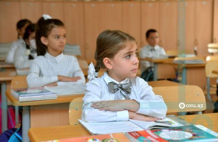 Saç rəngini dəyişmək, qısa və dar geyinmək qadağan olunacaq - Məktəblərlə bağlı yeni QAYDALAR