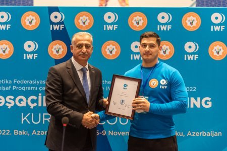 Bakıda ağır atletika üzrə beynəlxalq məşqçilik kursu keçirilib