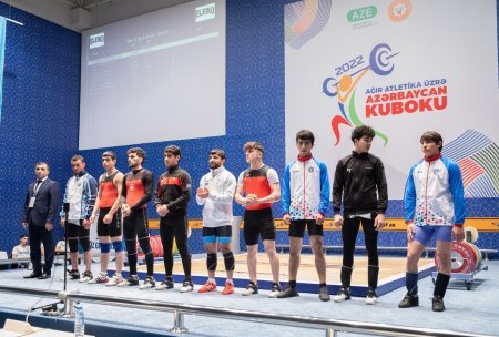 İsa Rüstəmov zirvədə qərarlaşdı