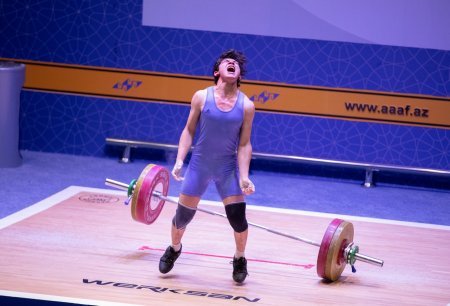 İsa Rüstəmov zirvədə qərarlaşdı