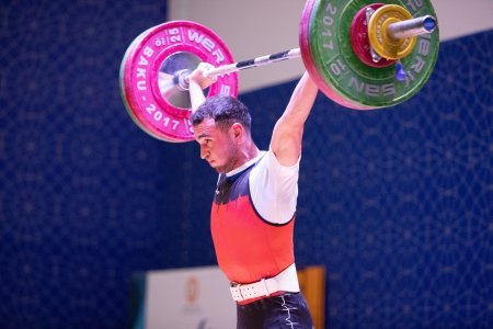 İsa Rüstəmov zirvədə qərarlaşdı