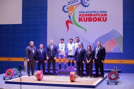 İsa Rüstəmov zirvədə qərarlaşdı