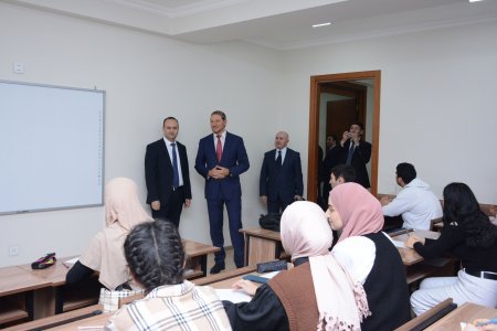 Moskva İslam İnstitutunun rektoru Damir Muxetdinov İlahiyyat İnstitutunu ziyarət edib