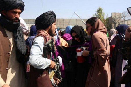 “Taliban” əfqan qadınların qeyri hökumət təşkilatlarında işləməsini qadağan etdi