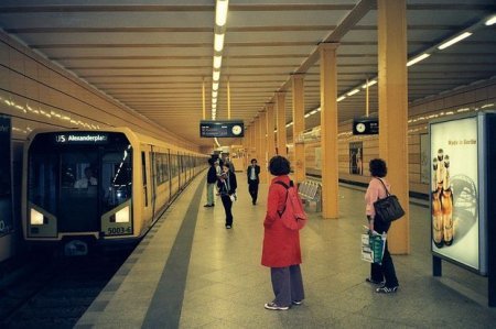 Berlin metrosunda rusdilli kişilər ukraynalı xanımlara hücum ediblər