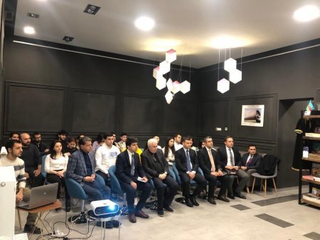 Sahil Babayev azərbaycanlı tələbələrlə görüşdü 