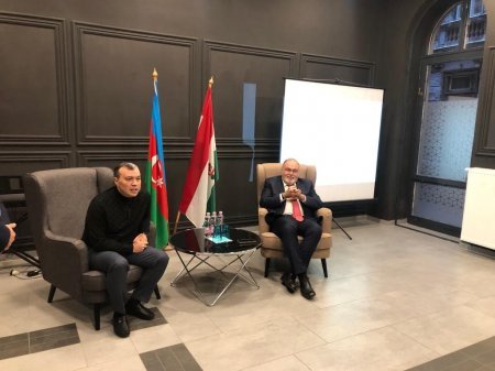 Sahil Babayev azərbaycanlı tələbələrlə görüşdü 