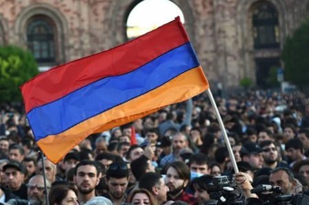 Ermənistan sakinlərinin çoxu Azərbaycanla sərhəd gərginliyində hakimiyyəti günahkar hesab edir