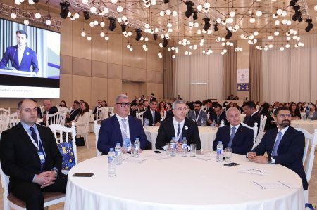 Ölkəmizdə ilk dəfə olaraq İnsan Resursları Zirvəsi öz işinə başlayıb