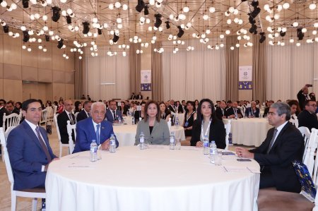 Ölkəmizdə ilk dəfə olaraq İnsan Resursları Zirvəsi öz işinə başlayıb